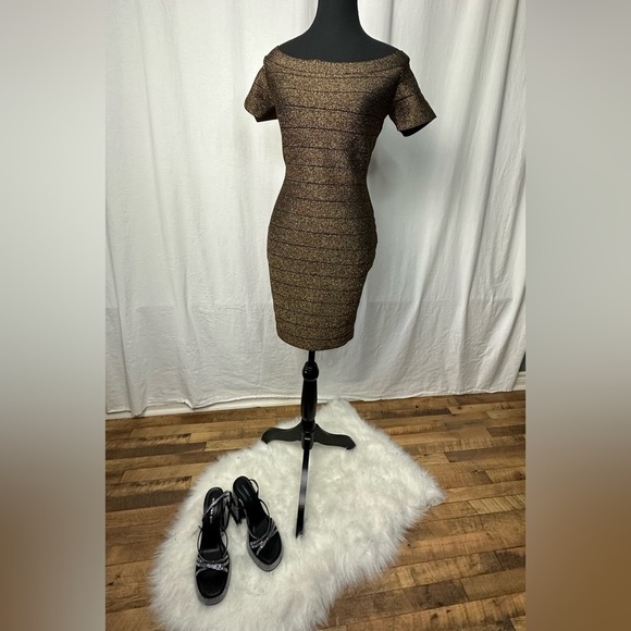 GUESS Bodycon Bandage Metallic Gold off the shoulder dress in US 10 M Black tie - Picture 10 of 11